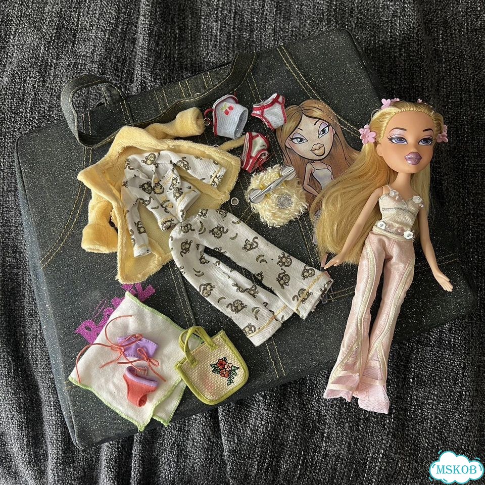 Bratz лот кукла с кейсом фото 1