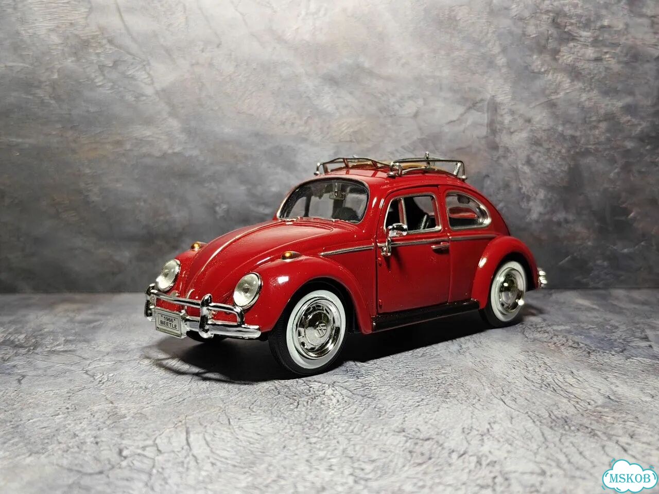 Модель 1/24 Volkswagen Beetle (1966), Motormax фото 1