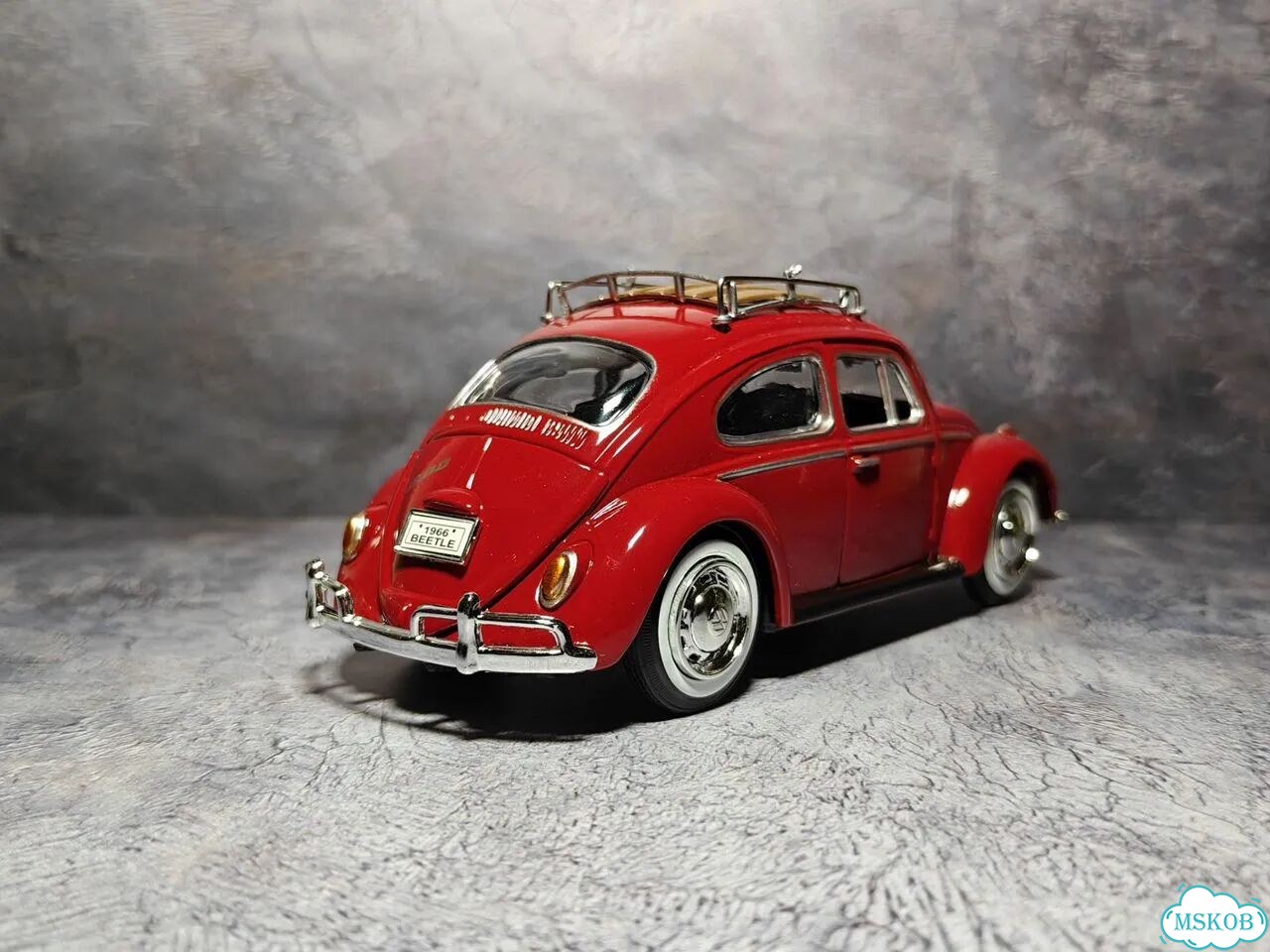 Модель 1/24 Volkswagen Beetle (1966), Motormax фото 6