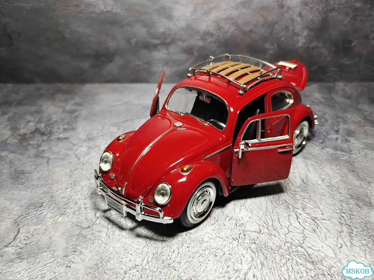 Модель 1/24 Volkswagen Beetle (1966), Motormax фото 8
