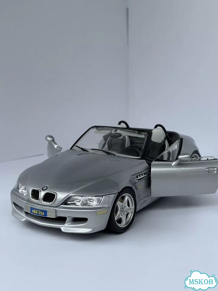 Модель автомобиля 1/18 BMW M Roadster Bburago фото 2