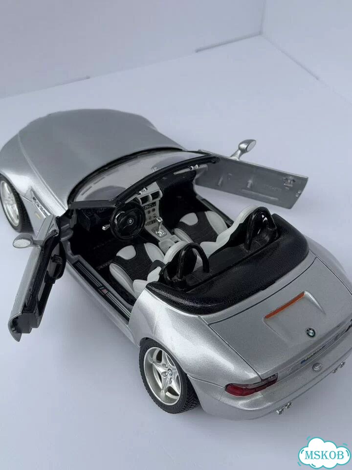 Модель автомобиля 1/18 BMW M Roadster Bburago фото 6