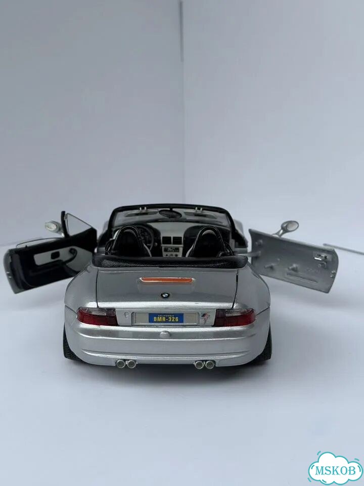 Модель автомобиля 1/18 BMW M Roadster Bburago фото 8