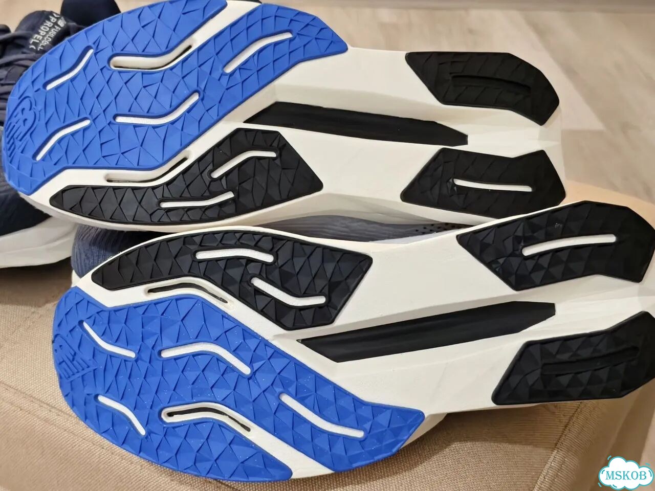 New Balance FuelCell Propel V5 фото 7