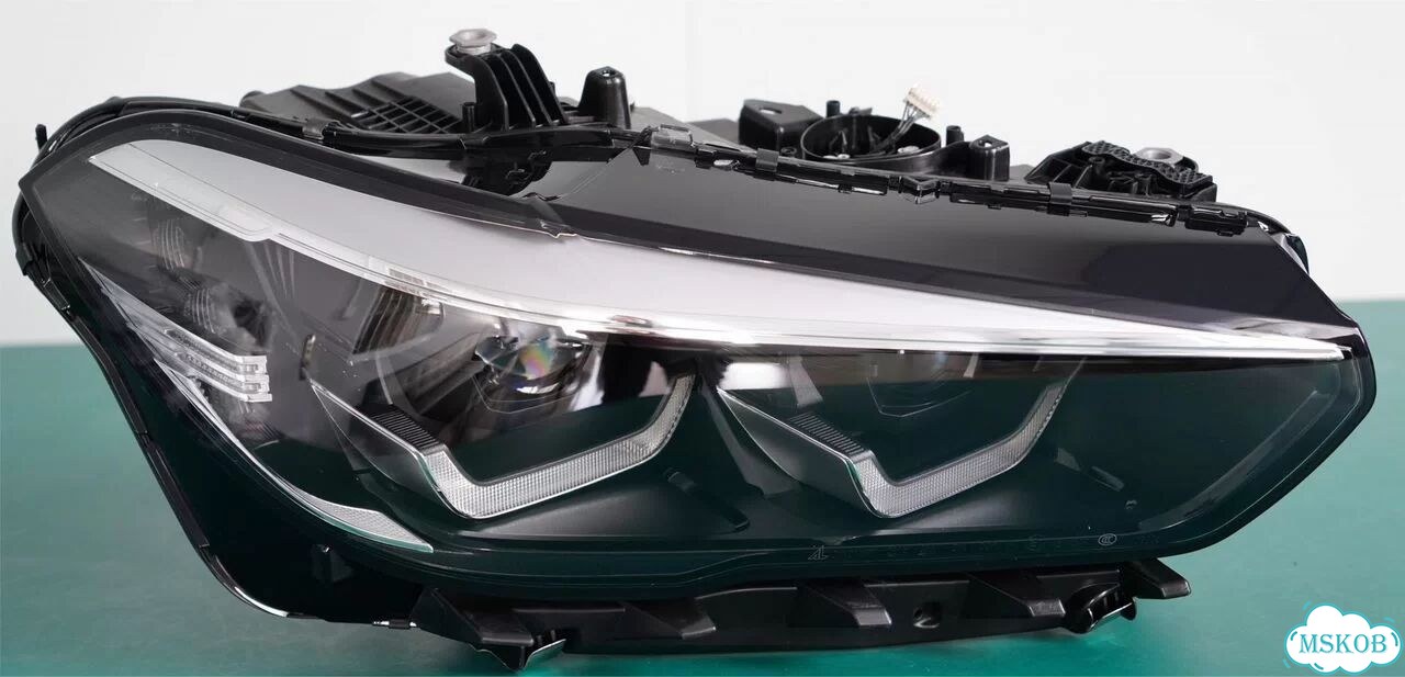 Правая передняя фара базовая модель BMW G05 фото 2