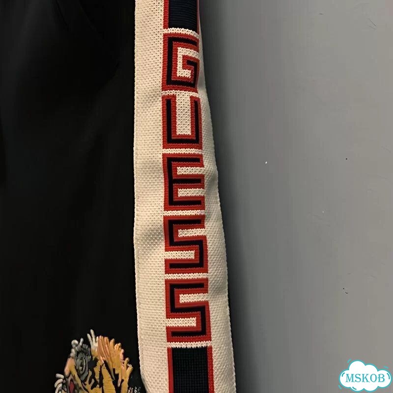 Шорты Guess Gucci Tiger на руках фото 4