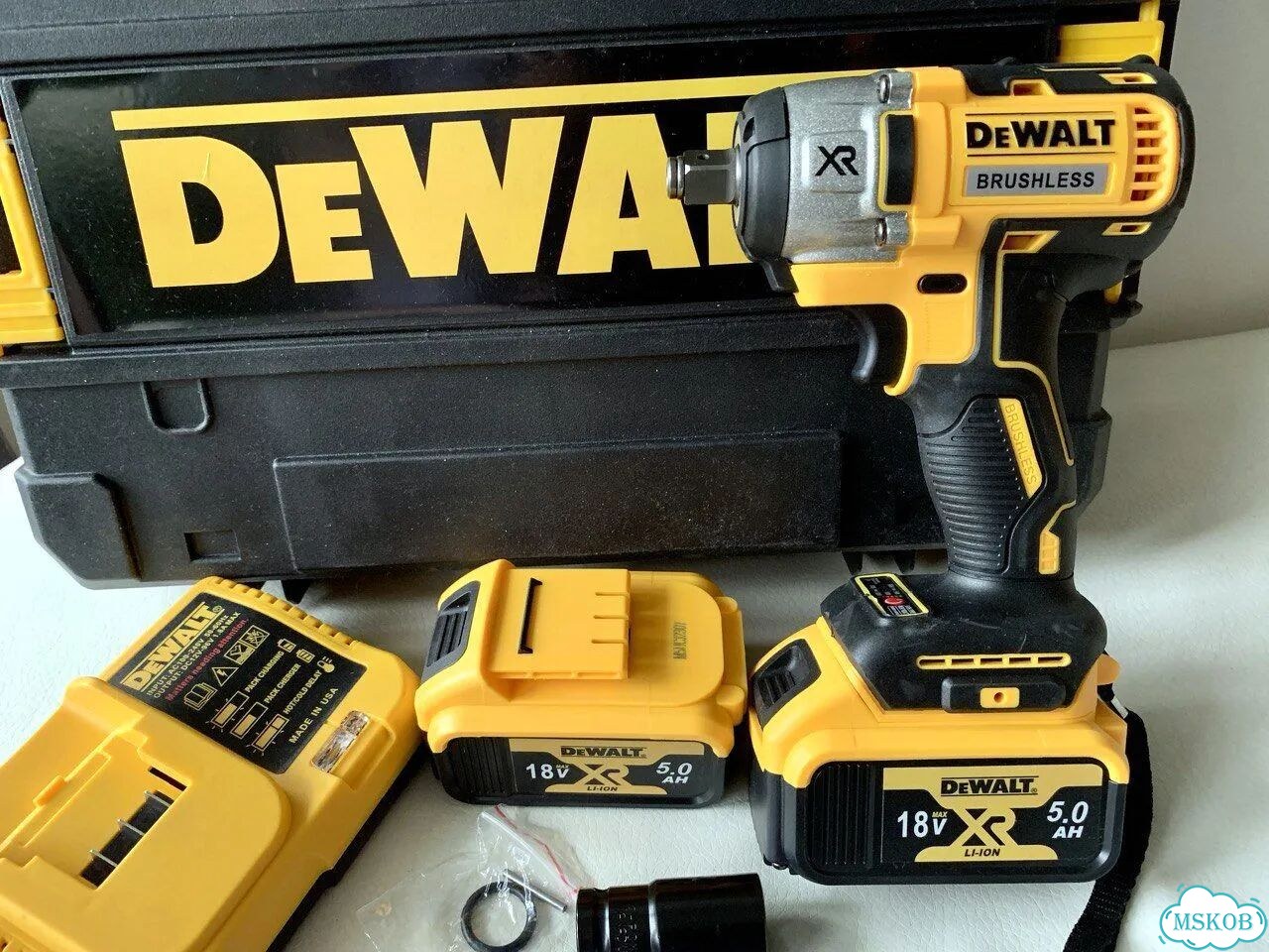 Гайковёрт бесщёточный мощный Dewalt фото 1