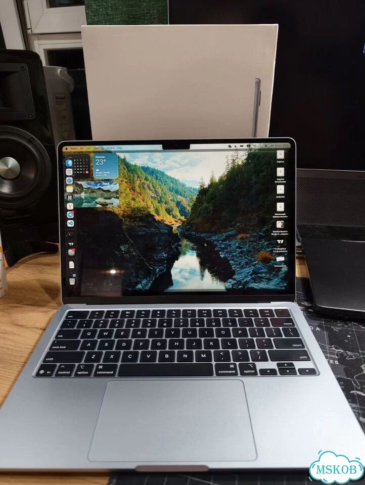 MacBook air m4 16/256 sky blue 10 циклов акб фото 1
