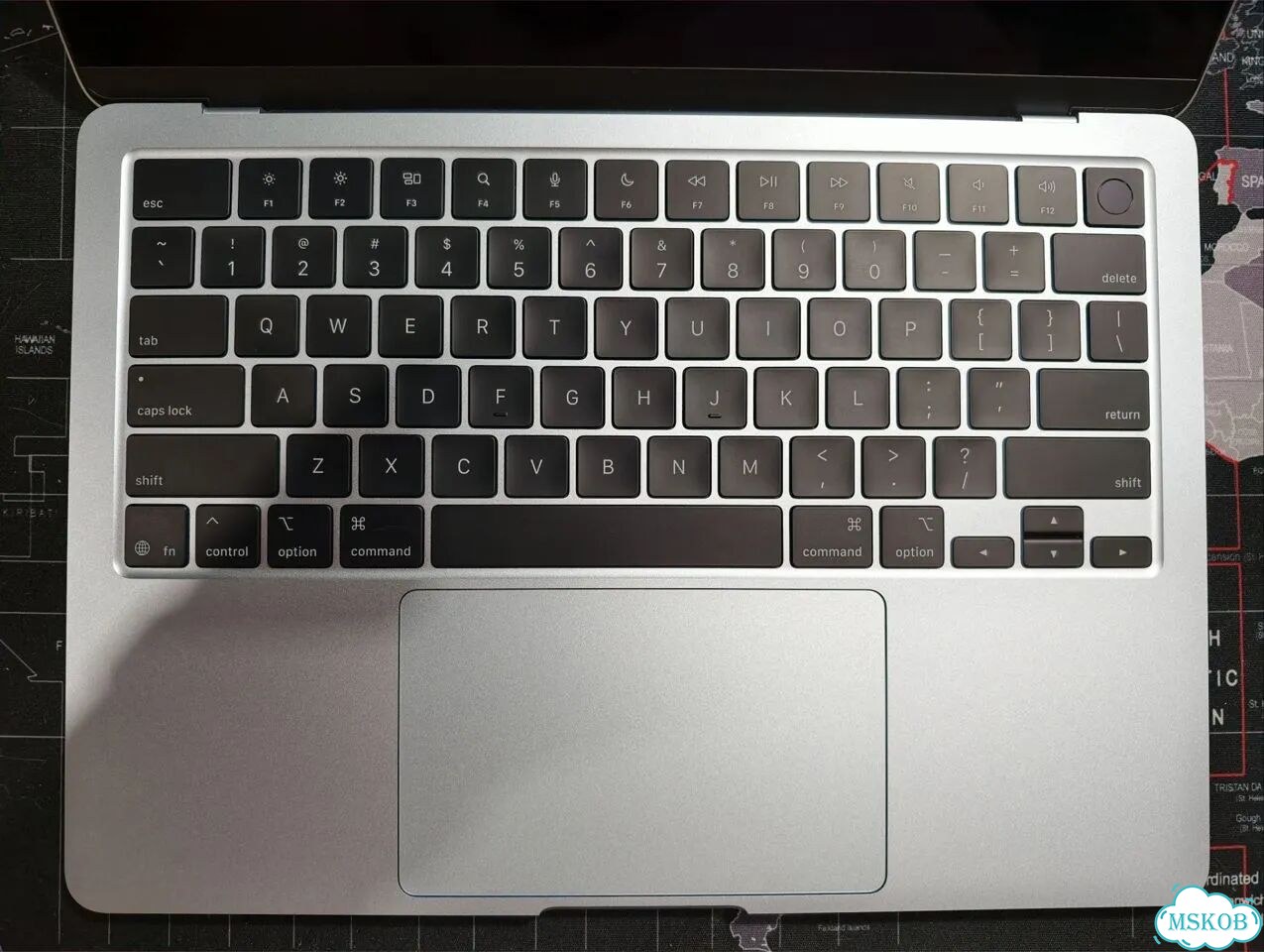 MacBook air m4 16/256 sky blue 10 циклов акб фото 3