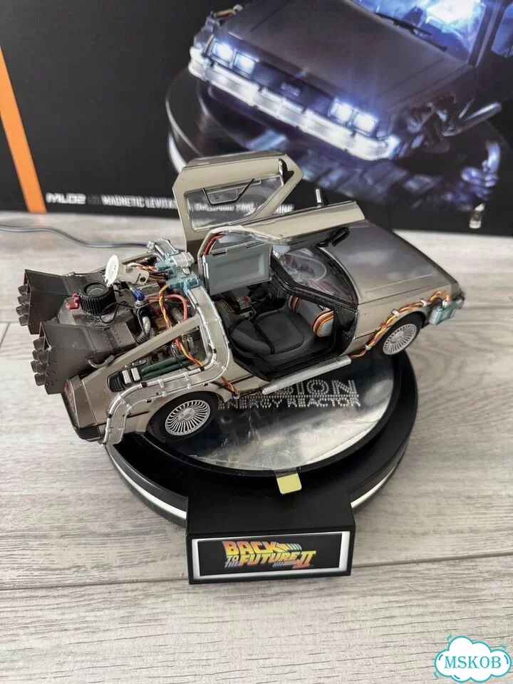 Magnetic Levitating DeLorean Time Machine фото 2