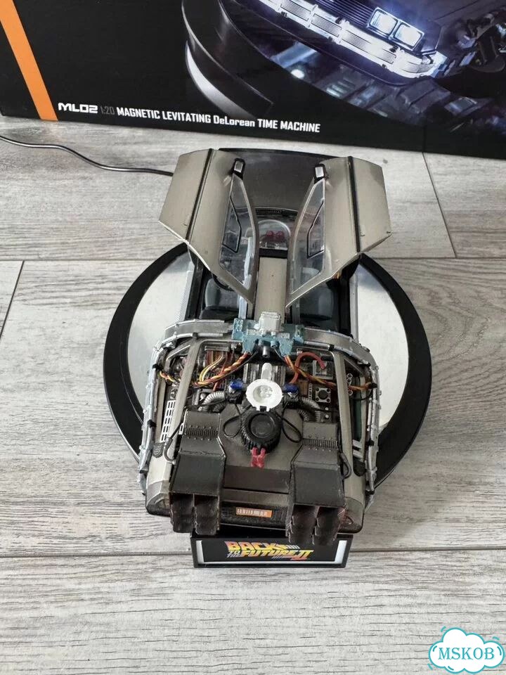 Magnetic Levitating DeLorean Time Machine фото 3