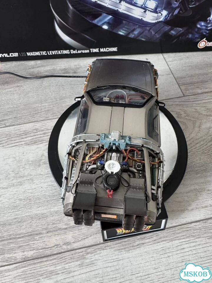 Magnetic Levitating DeLorean Time Machine фото 4