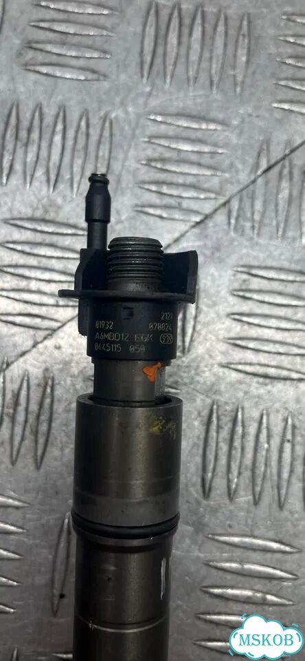 Форсунка топливная BMW 5 E60/E61 2007 13537796042 фото 1