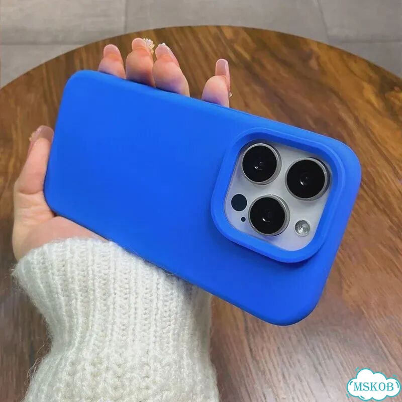 Синий чехол для iPhone 14 из жидкого силикона фото 1