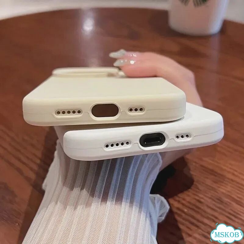 Синий чехол для iPhone 14 из жидкого силикона фото 6
