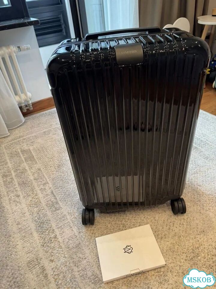 Чемодан Rimowa Essential, оригинал М фото 1