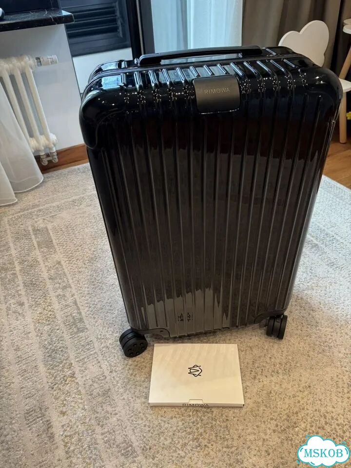 Чемодан Rimowa Essential, оригинал М фото 2
