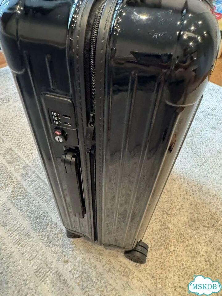 Чемодан Rimowa Essential, оригинал М фото 4