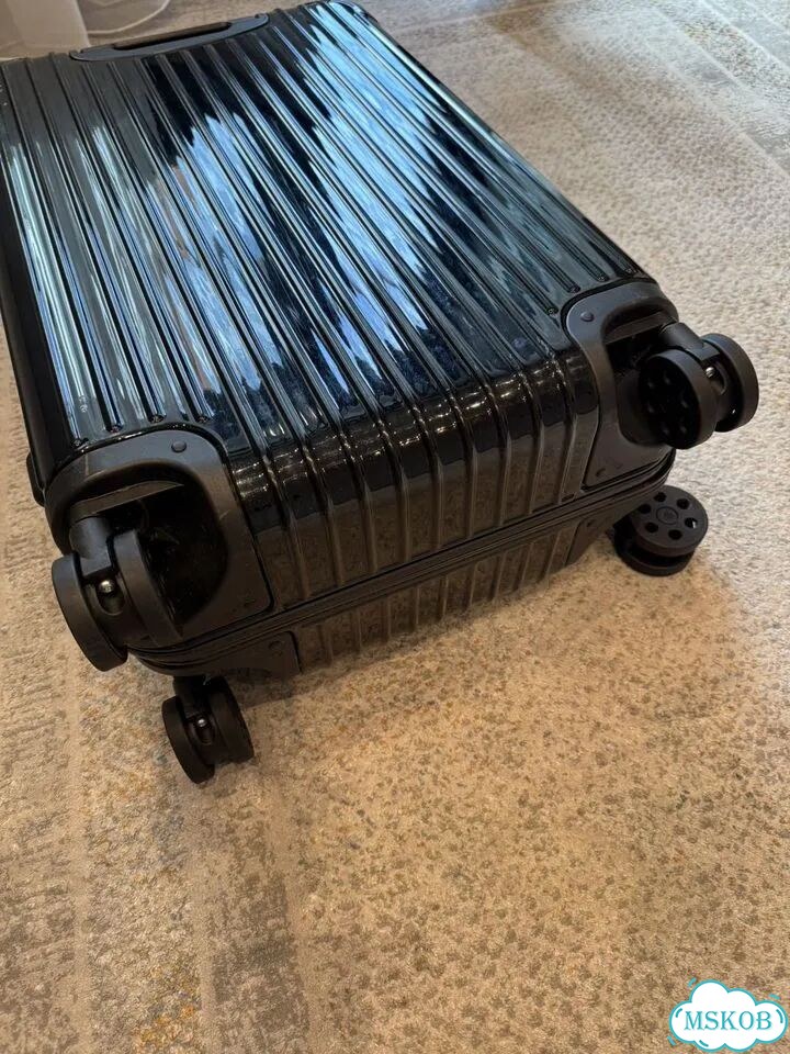 Чемодан Rimowa Essential, оригинал М фото 6