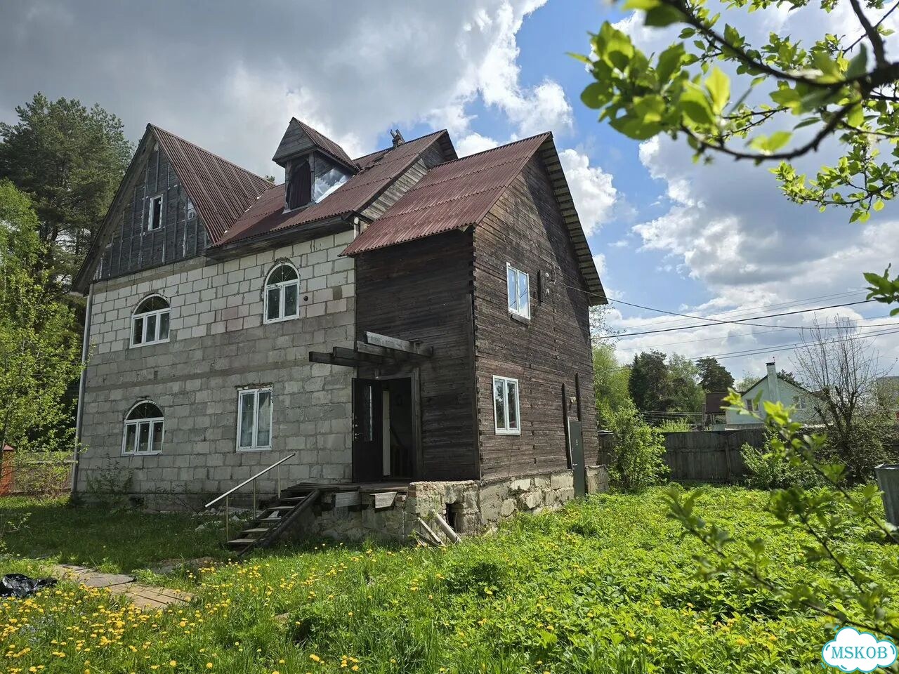 Дом 200 м² на участке 8,6 сот. фото 1