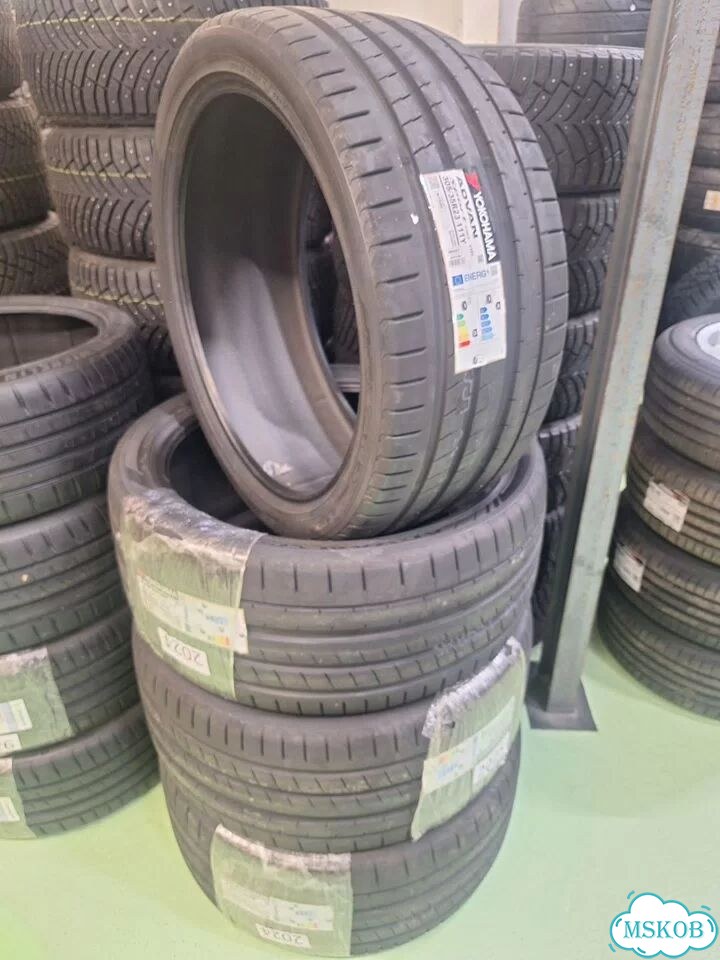 Yokohama Advan Sport V107 305/35 R23 114Y фото 1