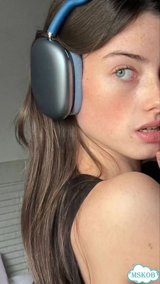 AirPods Max blue 1 2024 фото 2