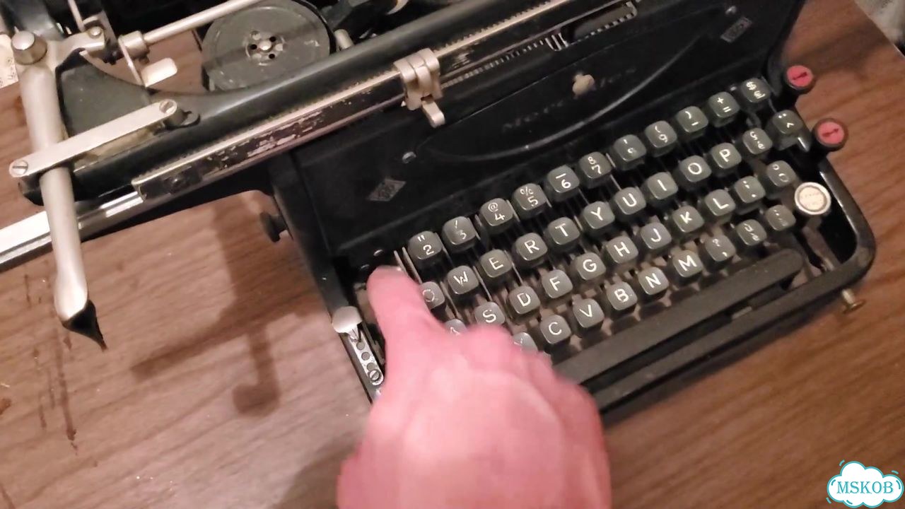 Печатающая машинка Mercedes фото 1