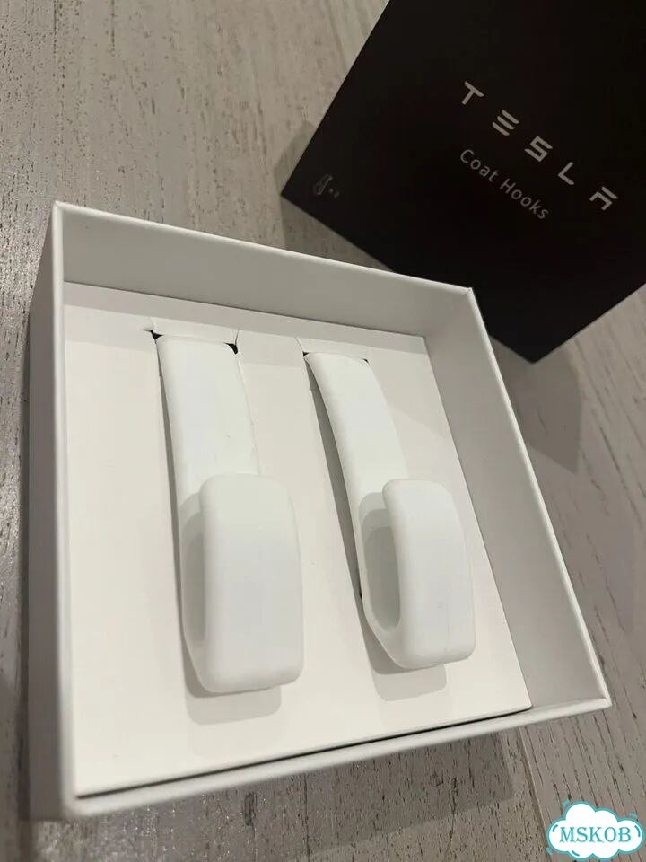 Крючки для одежды на Tesla model S, model X фото 1
