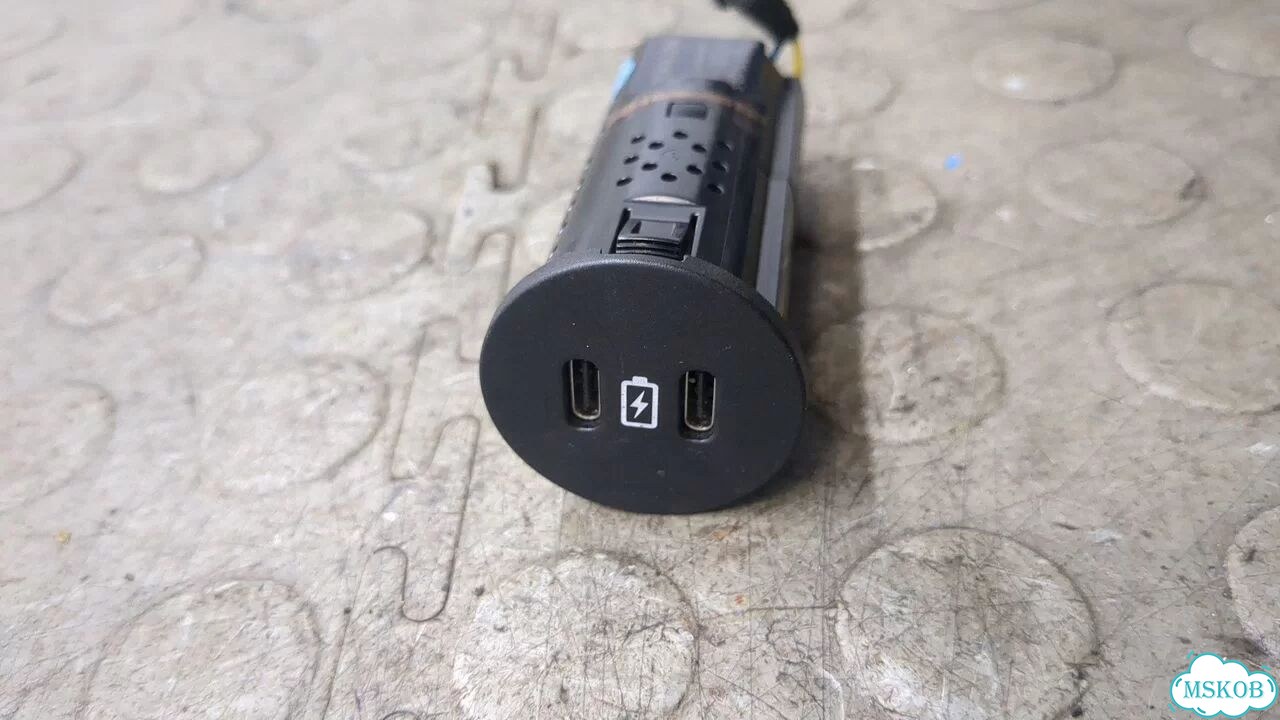 Разъем AUX/USB Ford Kuga фото 1