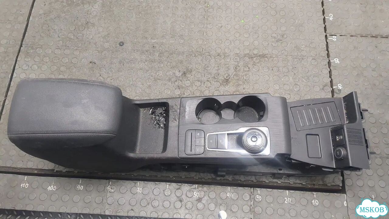 Консоль салона Ford Kuga фото 1