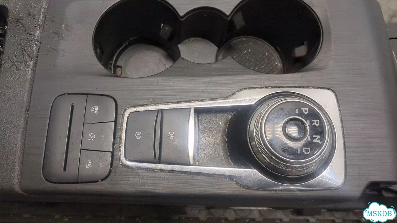 Консоль салона Ford Kuga фото 5
