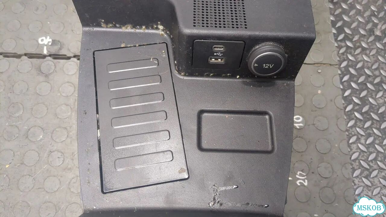 Консоль салона Ford Kuga фото 6