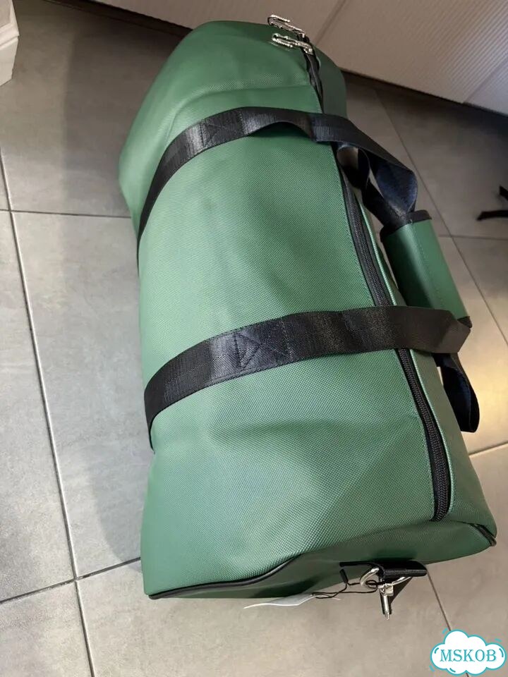 В тренде Lacoste дорожная сумка фото 8