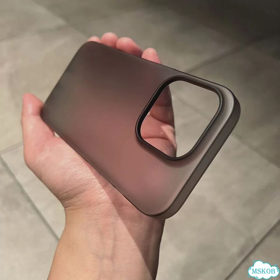 Черный матовый чехол для iPhone 15 Pro фото 1