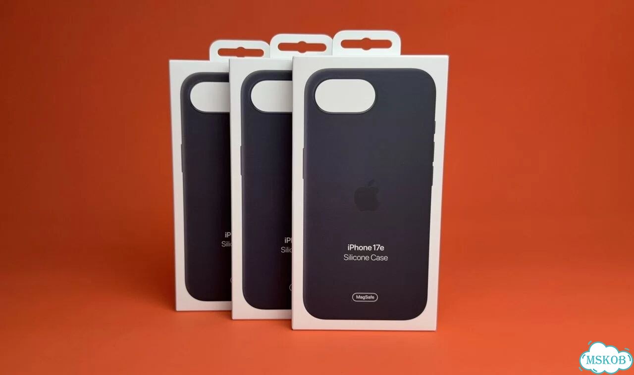 Чехол 17e Silicone Case Black фото 1