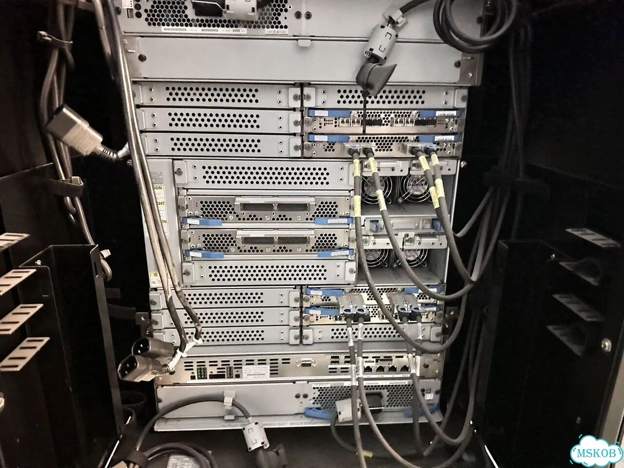Схд корпоративного класса Hitachi VSP в стойке 42U фото 5