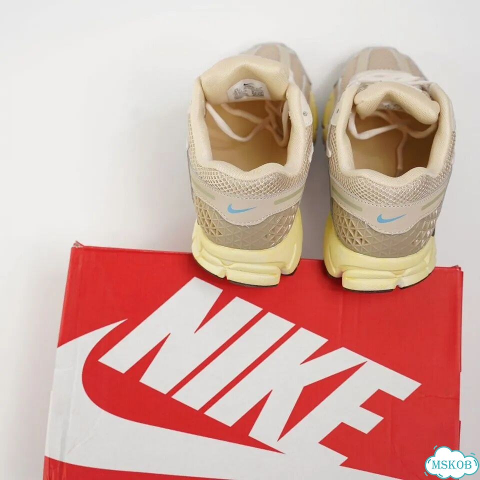 Nike Zoom Vomero 5 Beige White фото 1