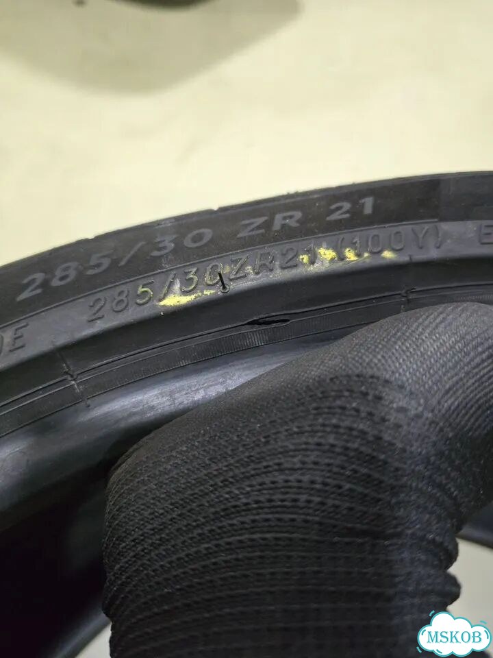 Michelin Pilot Sport 4 S 285/30 R21 фото 2