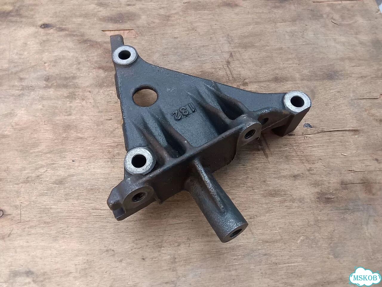 Кронштейн опоры двигателя SR20 Nissan Serena C24 фото 2