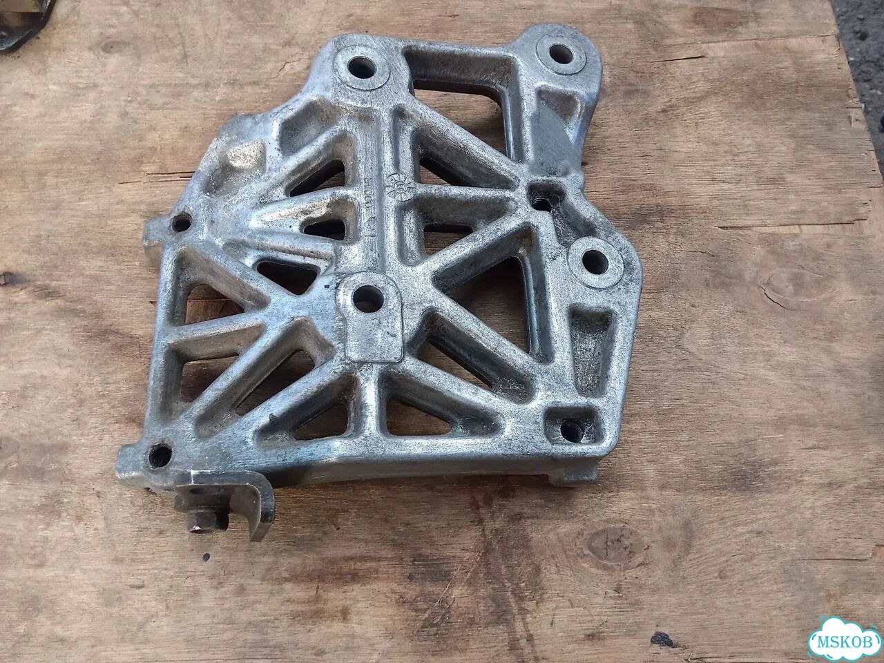 Кронштейн кондиционера SR20 Nissan Serena C24 фото 1