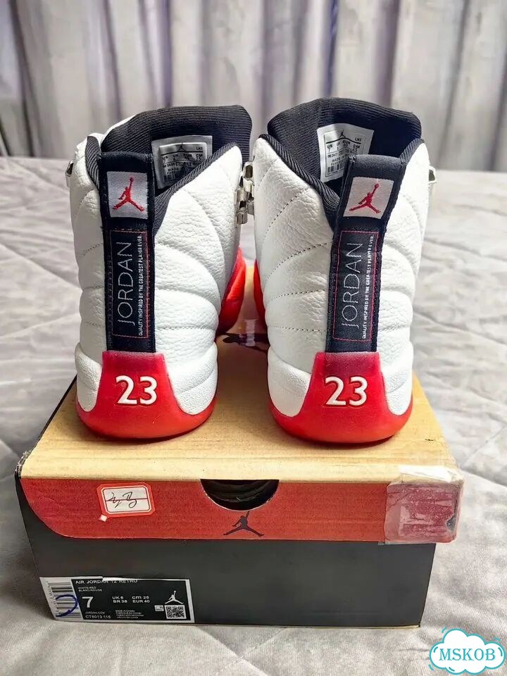 Air Jordan 12 Retro мужские кроссовки EU 40 фото 2