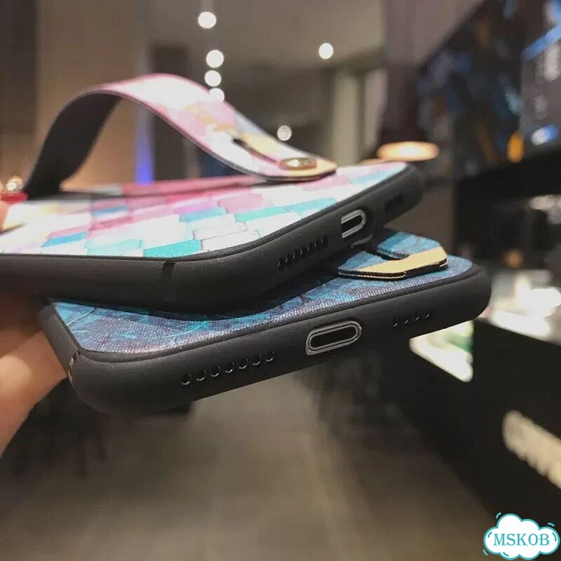 Чехол для iPhone 15 Plus Style 2 с держателем на запястье фото 5
