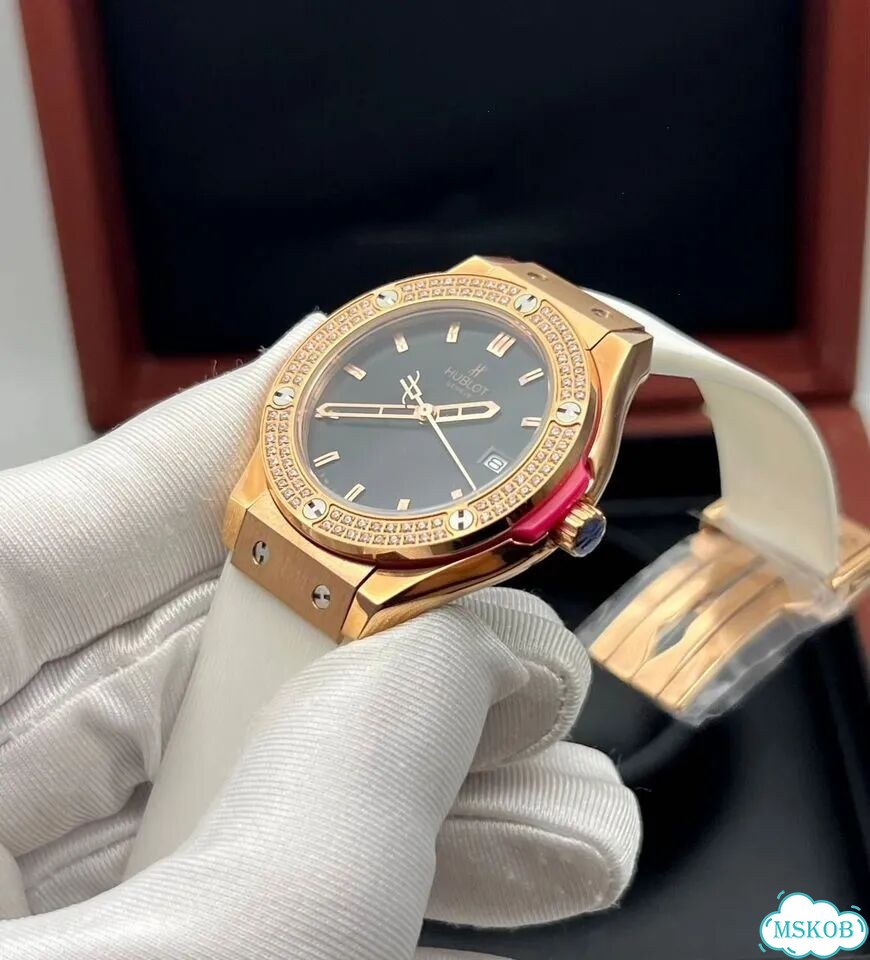 Часы женские Hublot Gold камни фото 4