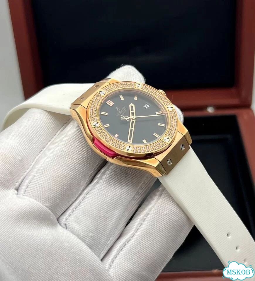 Часы женские Hublot Gold камни фото 6