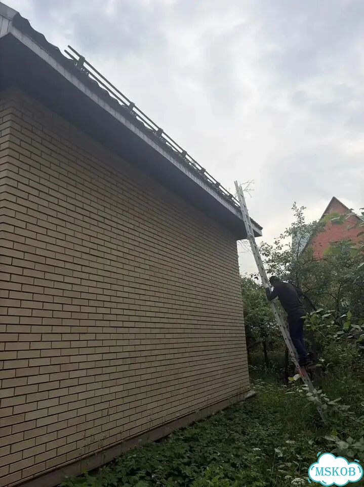Снегозадержатели оцинкованные на кровлю фото 9