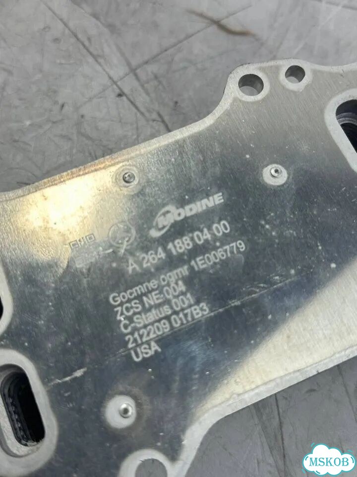 Теплообменник двигателя Mercedes A2641880400 фото 2