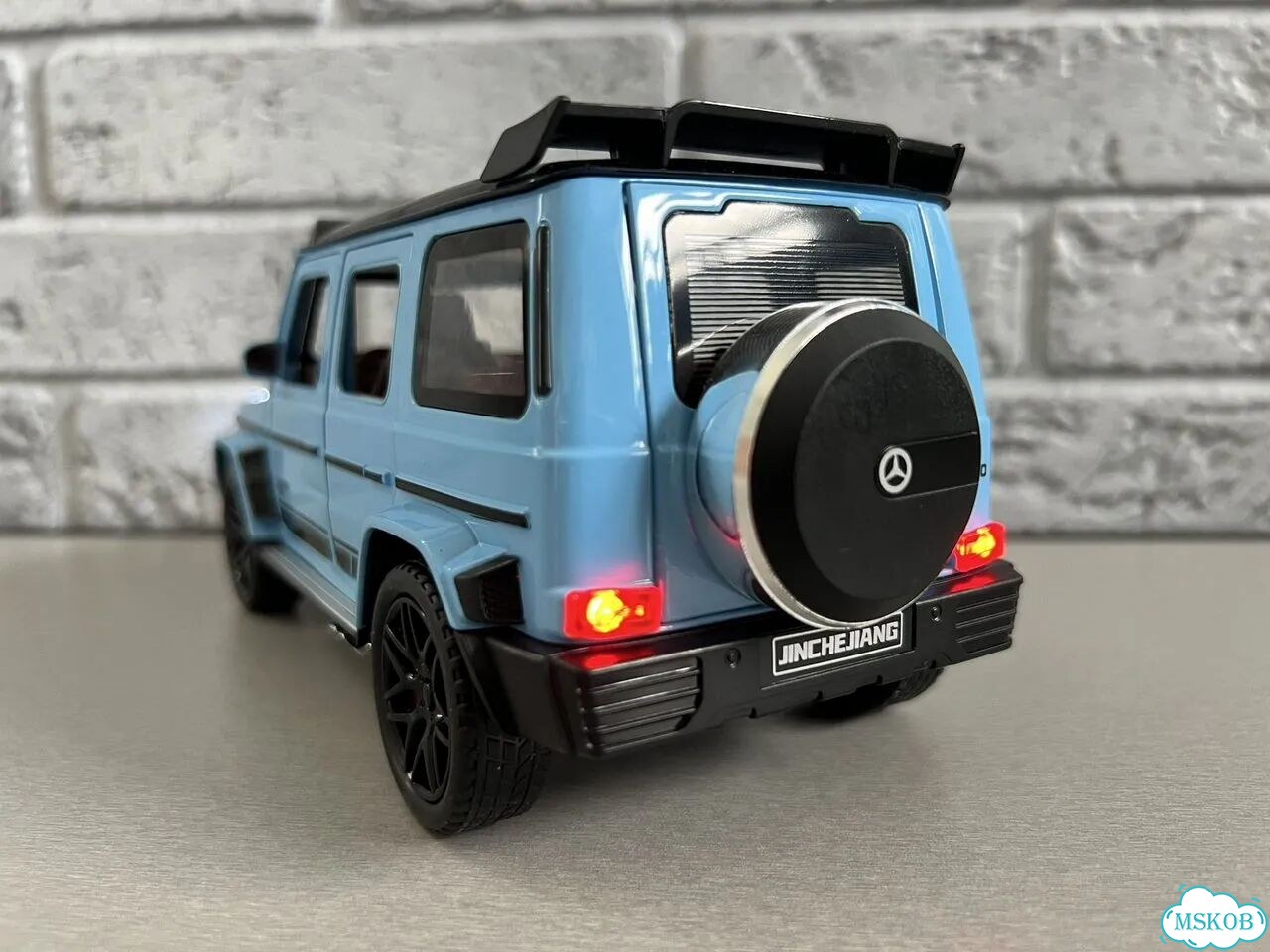 Модель автомобиля Mercedes Benz G63 AMG 1:24 фото 6