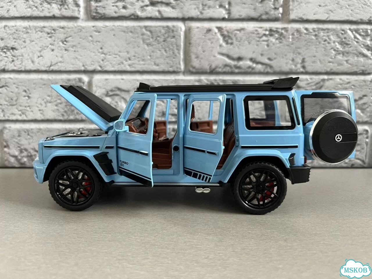 Модель автомобиля Mercedes Benz G63 AMG 1:24 фото 7