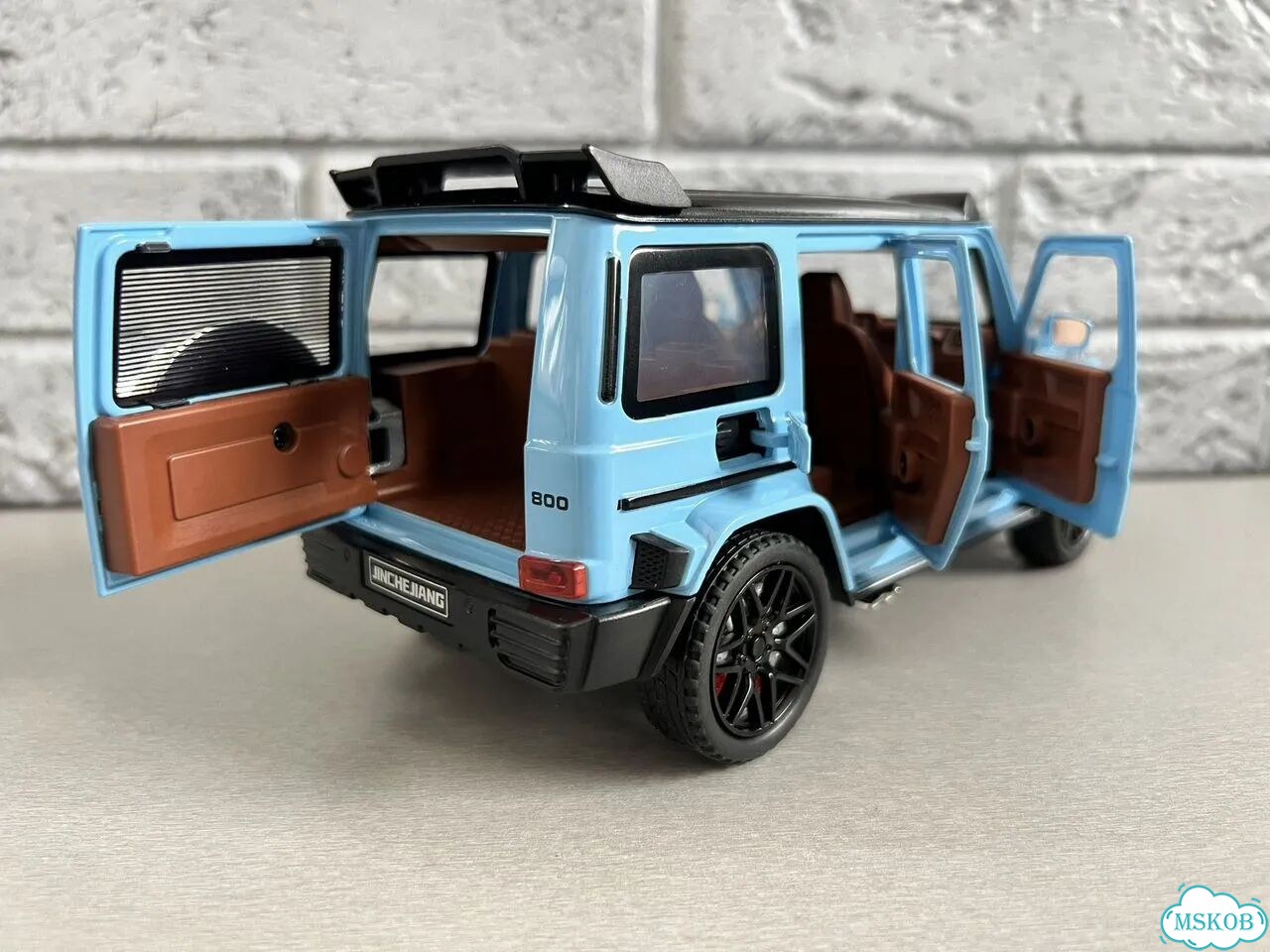 Модель автомобиля Mercedes Benz G63 AMG 1:24 фото 9