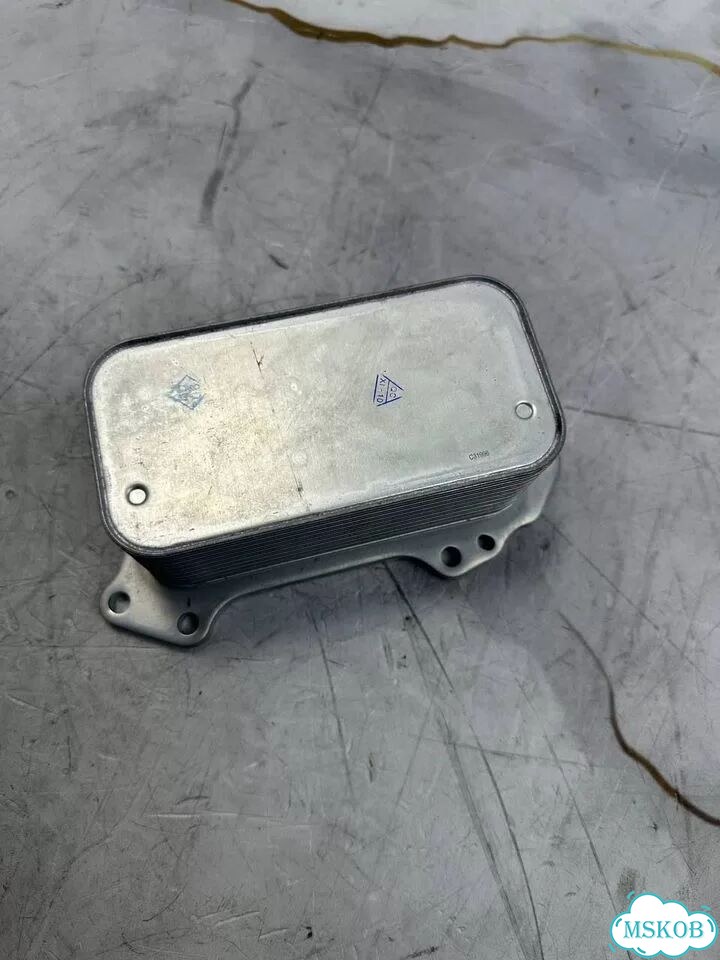 Теплообменник двигателя Mercedes A2641880400 фото 4